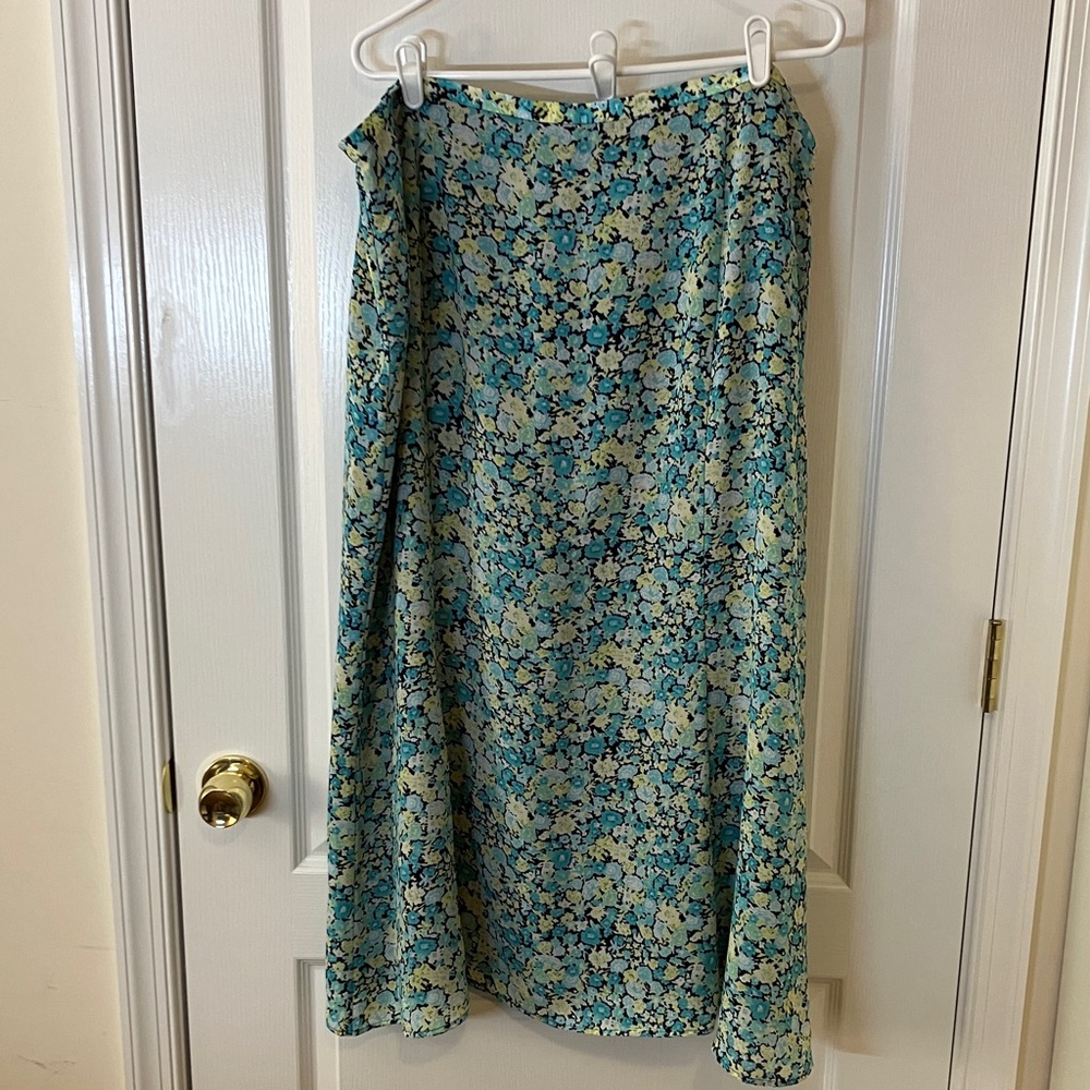 Size 20W poly chiffon maxi skirt